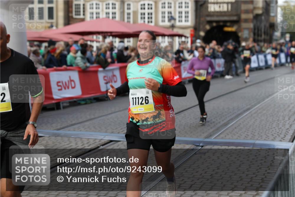 05.10.2025 - 20. swb-Marathon Bremen Yannick Fuchs http://msf.ph/oto/9243099 05.10.2025 11:09:07 Ziel 9184, 9466, 9774, 9912, 10031, 10087, 10248, 10458, 10714, 10840, 11126, 11142 meine-sportfotos.de