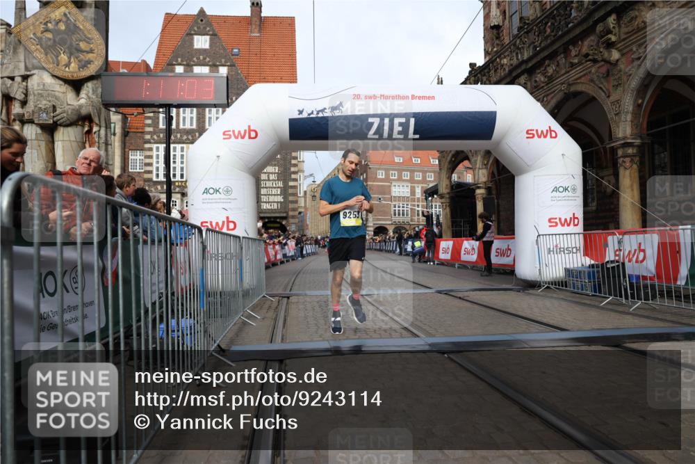 05.10.2025 - 20. swb-Marathon Bremen Yannick Fuchs http://msf.ph/oto/9243114 05.10.2025 10:41:52 Ziel 9253, 11701 meine-sportfotos.de