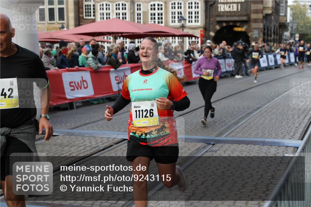 05.10.2025 - 20. swb-Marathon Bremen Yannick Fuchs http://msf.ph/oto/9243115 05.10.2025 11:09:08 Ziel 9184, 9466, 9774, 9912, 10031, 10087, 10248, 10458, 10714, 10840, 11126, 11142 meine-sportfotos.de