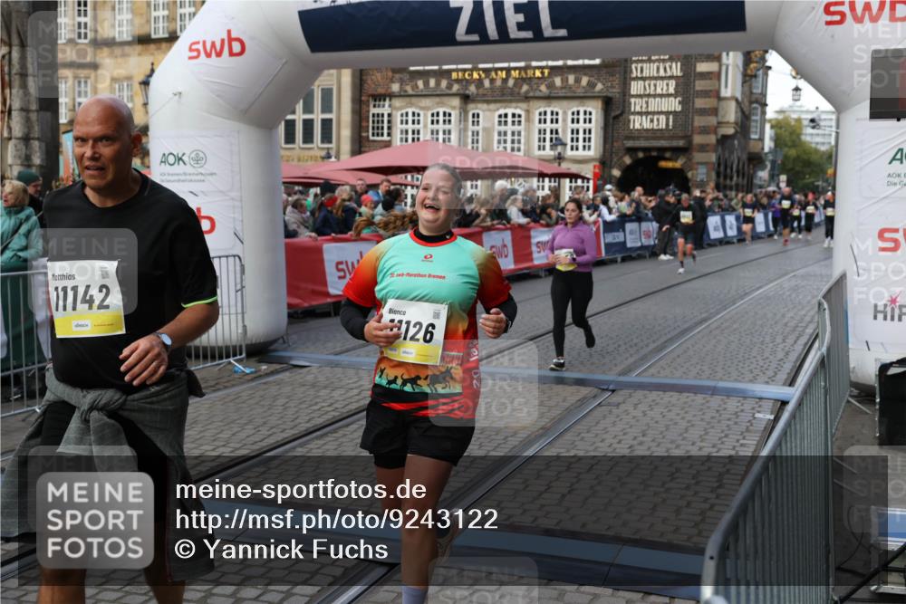 05.10.2025 - 20. swb-Marathon Bremen Yannick Fuchs http://msf.ph/oto/9243122 05.10.2025 11:09:08 Ziel 9184, 9466, 9774, 9912, 10031, 10087, 10248, 10458, 10714, 10840, 11126, 11142 meine-sportfotos.de