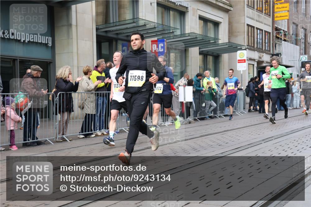 05.10.2025 - 20. swb-Marathon Bremen Strokosch-Dieckow http://msf.ph/oto/9243134 05.10.2025 10:49:10 Ziel 9206, 9233, 9435, 9555, 9626, 9627, 9708, 10118, 10170, 10381, 10519, 10636, 10673, 10712, 10715, 10726, 10735, 10873, 10888, 11319, 11487, 11579, 11598, 11672, 11692, 9206, 9233, 9435, 9555, 9626, 9627, 9708, 10118, 10170, 10381, 10519, 10636, 10673, 10712, 10715, 10726, 10735, 10873, 10888, 11319, 11487, 11579, 11598, 11672, 11692 meine-sportfotos.de