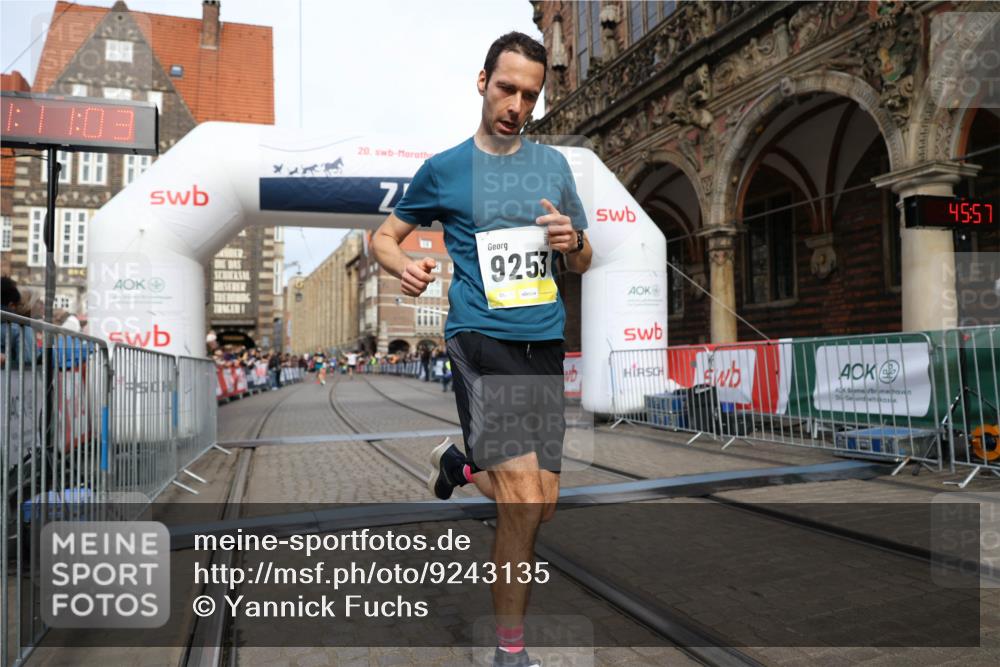05.10.2025 - 20. swb-Marathon Bremen Yannick Fuchs http://msf.ph/oto/9243135 05.10.2025 10:41:53 Ziel 9253, 11701 meine-sportfotos.de