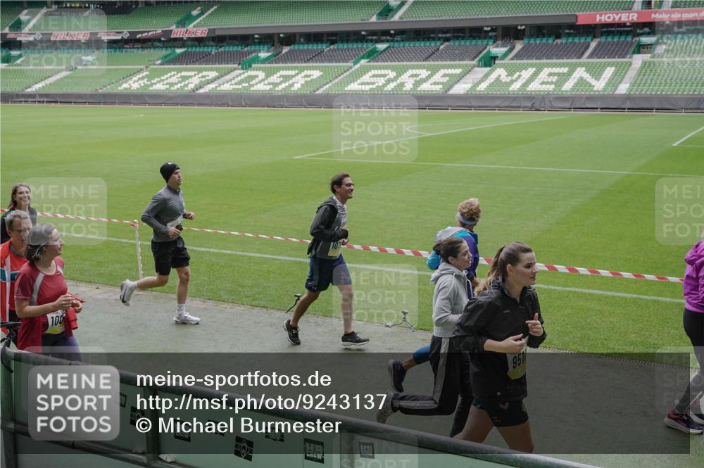 05.10.2025 - 20. swb-Marathon Bremen Michael Burmester http://msf.ph/oto/9243137 05.10.2025 10:36:01 Laufen im Stadion 7177, 7178, 7908, 8585, 9005, 9173, 9174, 9215, 9231, 9278, 9327, 9330, 9346, 9349, 9370, 9371, 9378, 9389, 9433, 9443, 9450, 9451, 9454, 9462, 9508, 9516, 9518, 9542, 9550, 9576, 9609, 9611, 9612, 9634, 9686, 9737, 9747, 9790, 9880, 9886, 9904, 9914, 9937, 9954, 9962, 9977, 10006, 10039, 10055, 10059, 10063, 10079, 10084, 10127, 10138, 10139, 10143, 10145, 10182, 10219, 10225, 10228, 10250, 10293, 10311, 10324, 10336, 10353, 10359, 10367, 10368, 10391, 7163 meine-sportfotos.de