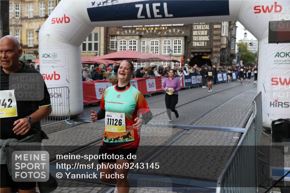 05.10.2025 - 20. swb-Marathon Bremen Yannick Fuchs http://msf.ph/oto/9243145 05.10.2025 11:09:08 Ziel 9184, 9466, 9774, 9912, 10031, 10087, 10248, 10458, 10714, 10840, 11126, 11142 meine-sportfotos.de