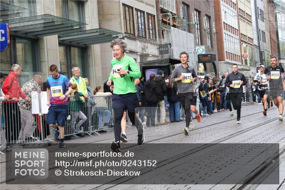 05.10.2025 - 20. swb-Marathon Bremen Strokosch-Dieckow http://msf.ph/oto/9243152 05.10.2025 10:49:11 Ziel 9206, 9233, 9435, 9555, 9626, 9627, 9708, 10118, 10170, 10381, 10519, 10636, 10673, 10712, 10715, 10726, 10735, 10873, 10888, 11319, 11487, 11579, 11598, 11672, 11692, 9206, 9233, 9435, 9555, 9626, 9627, 9708, 10118, 10170, 10381, 10519, 10636, 10673, 10712, 10715, 10726, 10735, 10873, 10888, 11319, 11487, 11579, 11598, 11672, 11692 meine-sportfotos.de