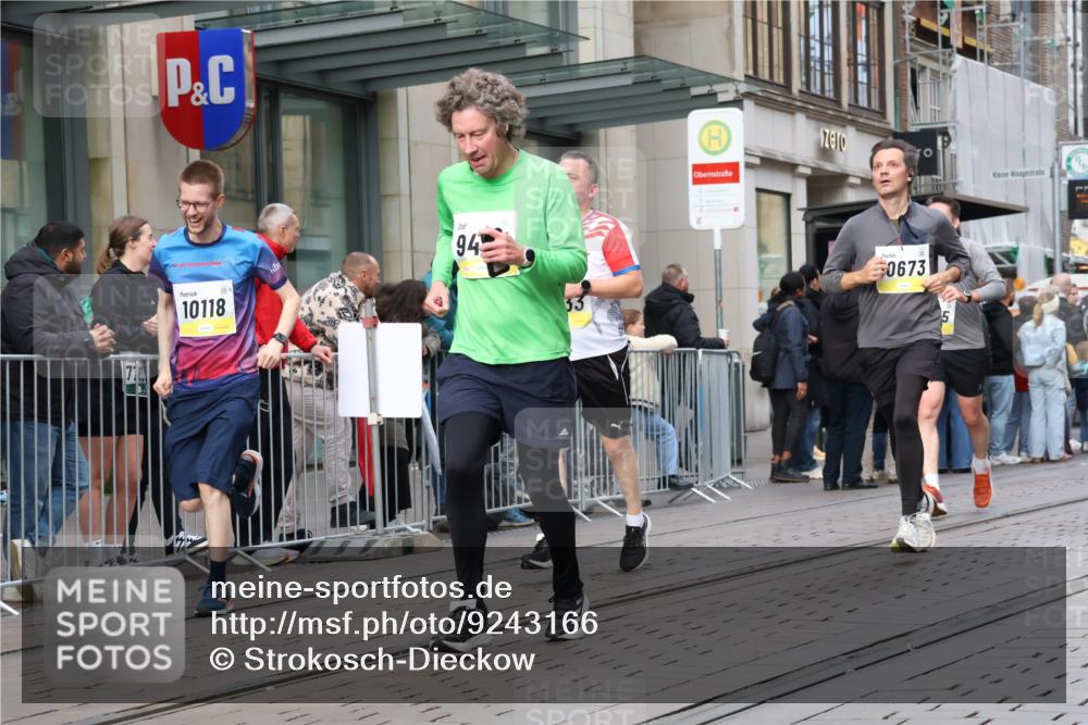 05.10.2025 - 20. swb-Marathon Bremen Strokosch-Dieckow http://msf.ph/oto/9243166 05.10.2025 10:49:11 Ziel 9206, 9233, 9435, 9555, 9626, 9627, 9708, 10118, 10170, 10381, 10519, 10636, 10673, 10712, 10715, 10726, 10735, 10873, 10888, 11319, 11487, 11579, 11598, 11672, 11692, 9206, 9233, 9435, 9555, 9626, 9627, 9708, 10118, 10170, 10381, 10519, 10636, 10673, 10712, 10715, 10726, 10735, 10873, 10888, 11319, 11487, 11579, 11598, 11672, 11692 meine-sportfotos.de