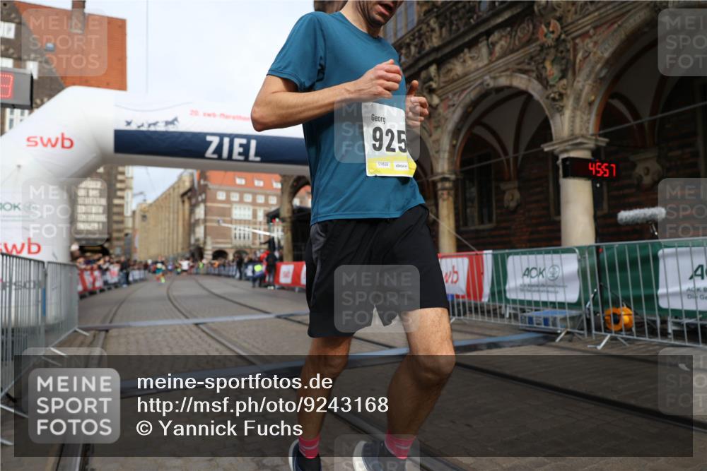 05.10.2025 - 20. swb-Marathon Bremen Yannick Fuchs http://msf.ph/oto/9243168 05.10.2025 10:41:53 Ziel 9253, 11701 meine-sportfotos.de