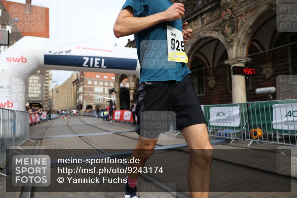 05.10.2025 - 20. swb-Marathon Bremen Yannick Fuchs http://msf.ph/oto/9243174 05.10.2025 10:41:53 Ziel 9253, 11701 meine-sportfotos.de