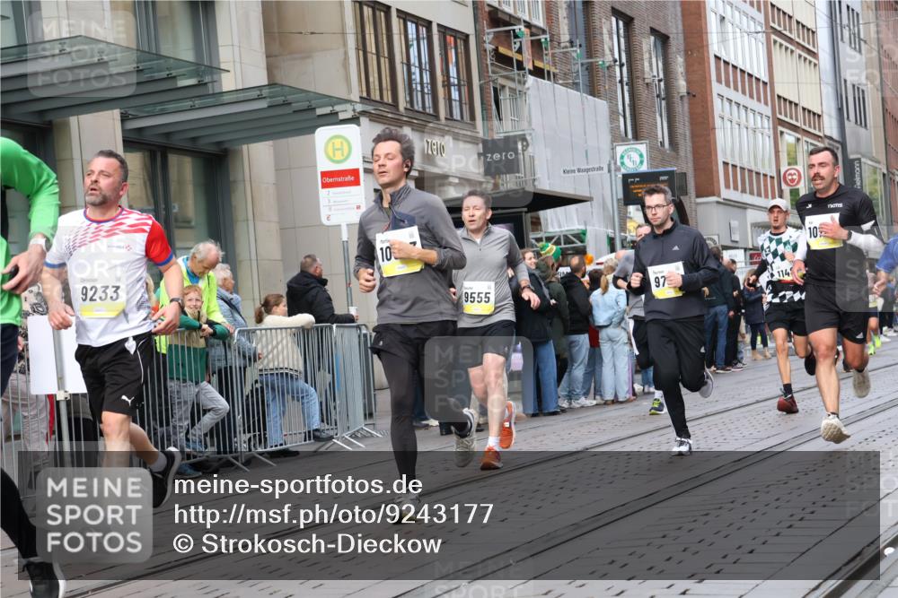 05.10.2025 - 20. swb-Marathon Bremen Strokosch-Dieckow http://msf.ph/oto/9243177 05.10.2025 10:49:12 Ziel 9206, 9233, 9435, 9452, 9555, 9626, 9627, 9708, 10118, 10170, 10381, 10519, 10636, 10673, 10712, 10726, 10735, 10873, 10888, 11319, 11487, 11579, 11598, 11672, 11692, 9206, 9233, 9435, 9452, 9555, 9626, 9627, 9708, 10118, 10170, 10381, 10519, 10636, 10673, 10712, 10726, 10735, 10873, 10888, 11319, 11487, 11579, 11598, 11672, 11692 meine-sportfotos.de