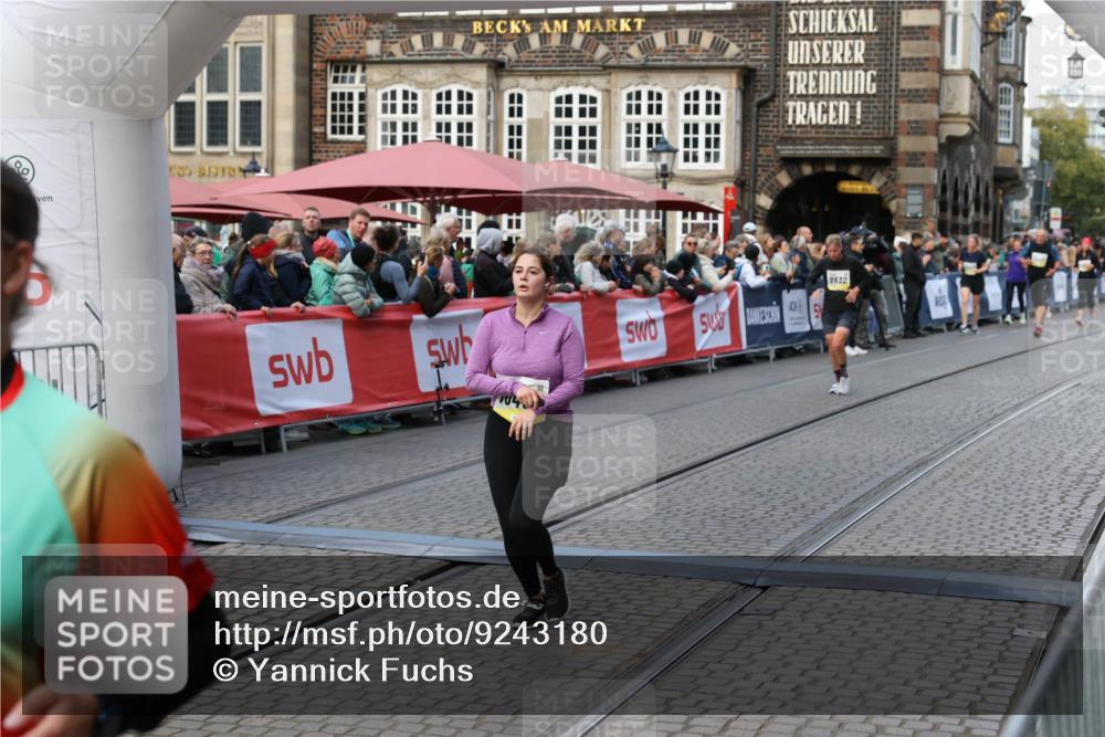 05.10.2025 - 20. swb-Marathon Bremen Yannick Fuchs http://msf.ph/oto/9243180 05.10.2025 11:09:09 Ziel 9466, 9774, 9912, 10031, 10087, 10248, 10458, 10714, 10840, 11126, 11142 meine-sportfotos.de