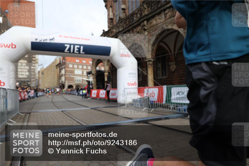 05.10.2025 - 20. swb-Marathon Bremen Yannick Fuchs http://msf.ph/oto/9243186 05.10.2025 10:41:53 Ziel 9253, 11701 meine-sportfotos.de