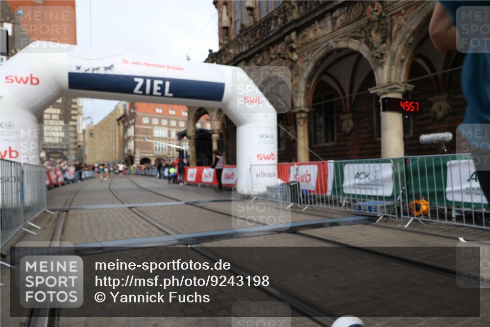 05.10.2025 - 20. swb-Marathon Bremen Yannick Fuchs http://msf.ph/oto/9243198 05.10.2025 10:41:53 Ziel 9253, 11701 meine-sportfotos.de