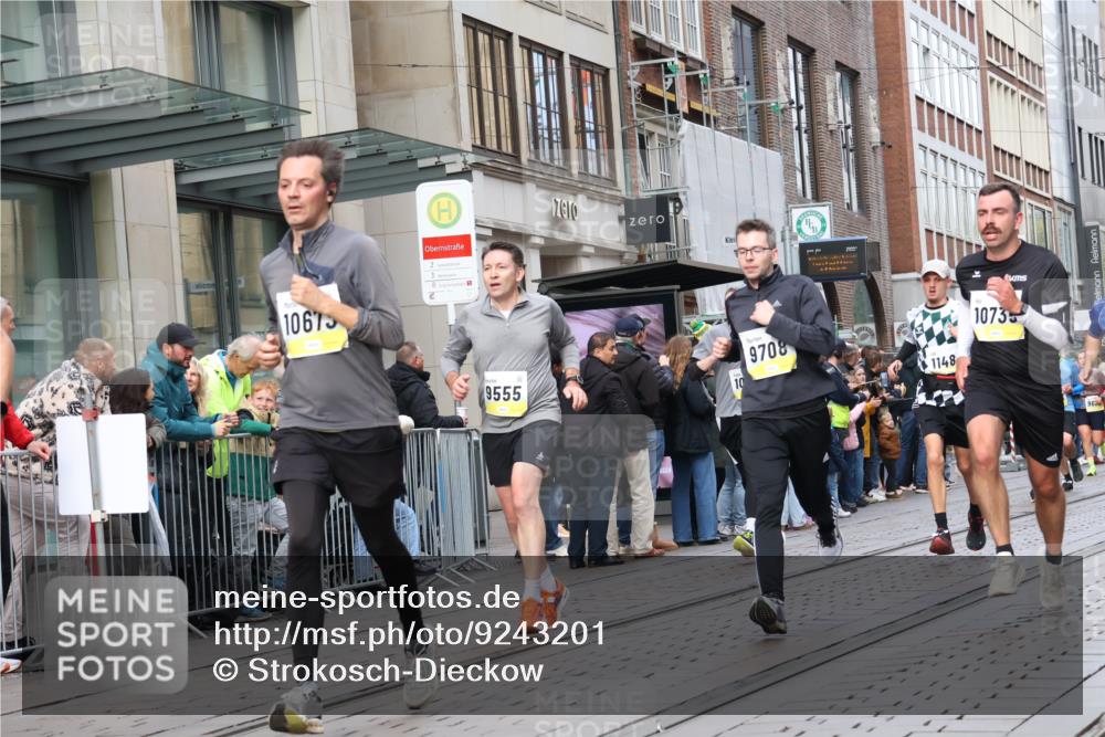 05.10.2025 - 20. swb-Marathon Bremen Strokosch-Dieckow http://msf.ph/oto/9243201 05.10.2025 10:49:12 Ziel 9206, 9233, 9435, 9452, 9555, 9626, 9627, 9708, 10118, 10170, 10381, 10519, 10636, 10673, 10712, 10726, 10735, 10873, 10888, 11319, 11487, 11579, 11598, 11672, 11692, 9206, 9233, 9435, 9452, 9555, 9626, 9627, 9708, 10118, 10170, 10381, 10519, 10636, 10673, 10712, 10726, 10735, 10873, 10888, 11319, 11487, 11579, 11598, 11672, 11692 meine-sportfotos.de