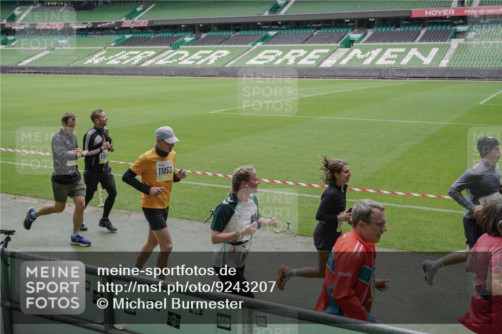 05.10.2025 - 20. swb-Marathon Bremen Michael Burmester http://msf.ph/oto/9243207 05.10.2025 10:36:02 Laufen im Stadion 7177, 7178, 7908, 8585, 9005, 9173, 9174, 9215, 9231, 9278, 9327, 9330, 9346, 9349, 9370, 9371, 9378, 9389, 9433, 9443, 9450, 9451, 9454, 9462, 9508, 9516, 9518, 9542, 9550, 9568, 9576, 9609, 9611, 9612, 9634, 9686, 9737, 9747, 9790, 9880, 9904, 9914, 9937, 9954, 9962, 9977, 10006, 10039, 10055, 10059, 10063, 10079, 10084, 10127, 10138, 10139, 10143, 10145, 10182, 10219, 10225, 10228, 10250, 10293, 10311, 10324, 10336, 10353, 10357, 10359, 10367, 10368, 10391, 7163 meine-sportfotos.de