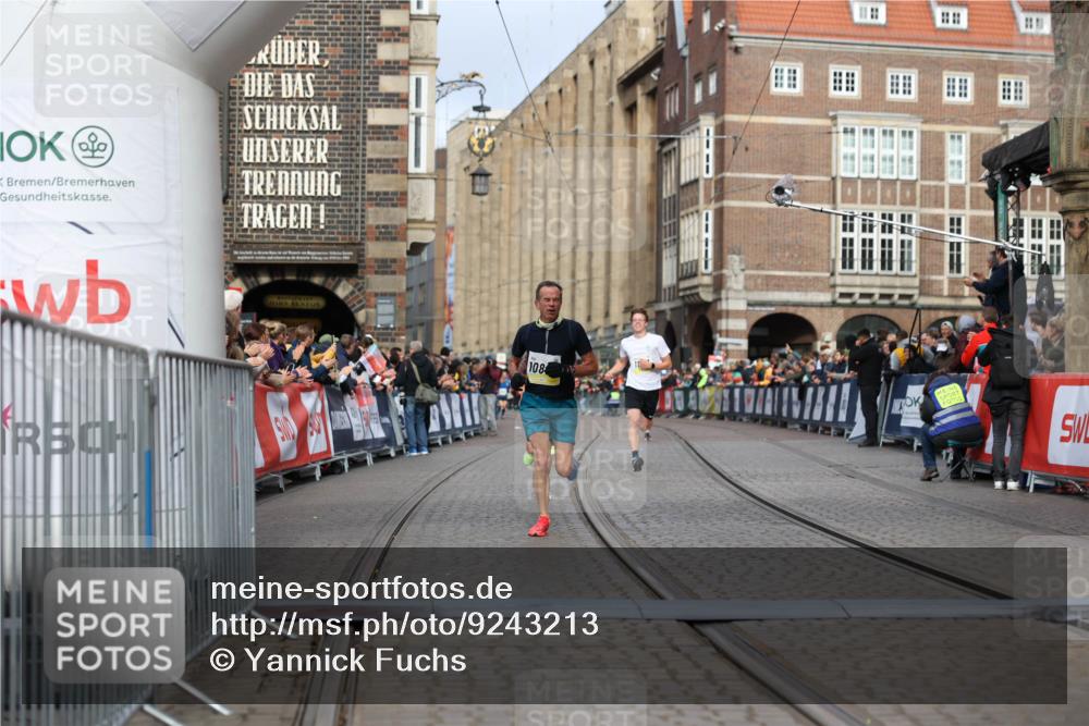 05.10.2025 - 20. swb-Marathon Bremen Yannick Fuchs http://msf.ph/oto/9243213 05.10.2025 10:41:57 Ziel 9253, 9884, 10880, 11581, 11710 meine-sportfotos.de