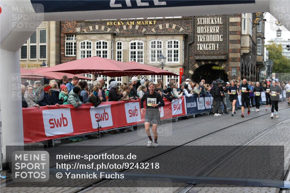 05.10.2025 - 20. swb-Marathon Bremen Yannick Fuchs http://msf.ph/oto/9243218 05.10.2025 11:09:11 Ziel 9466, 9632, 9774, 10031, 10087, 10458, 11126, 11142 meine-sportfotos.de