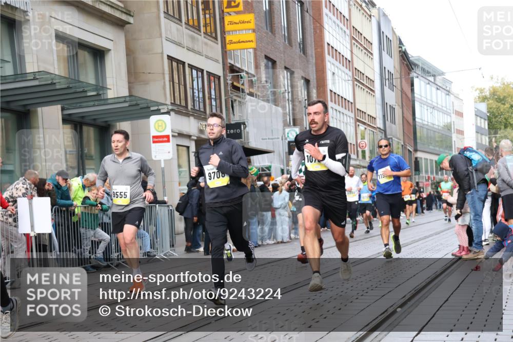 05.10.2025 - 20. swb-Marathon Bremen Strokosch-Dieckow http://msf.ph/oto/9243224 05.10.2025 10:49:13 Ziel 9206, 9233, 9435, 9452, 9555, 9626, 9627, 9708, 10118, 10170, 10381, 10519, 10636, 10673, 10712, 10726, 10735, 10873, 10888, 11319, 11487, 11579, 11598, 11672, 11692, 9206, 9233, 9435, 9452, 9555, 9626, 9627, 9708, 10118, 10170, 10381, 10519, 10636, 10673, 10712, 10726, 10735, 10873, 10888, 11319, 11487, 11579, 11598, 11672, 11692 meine-sportfotos.de