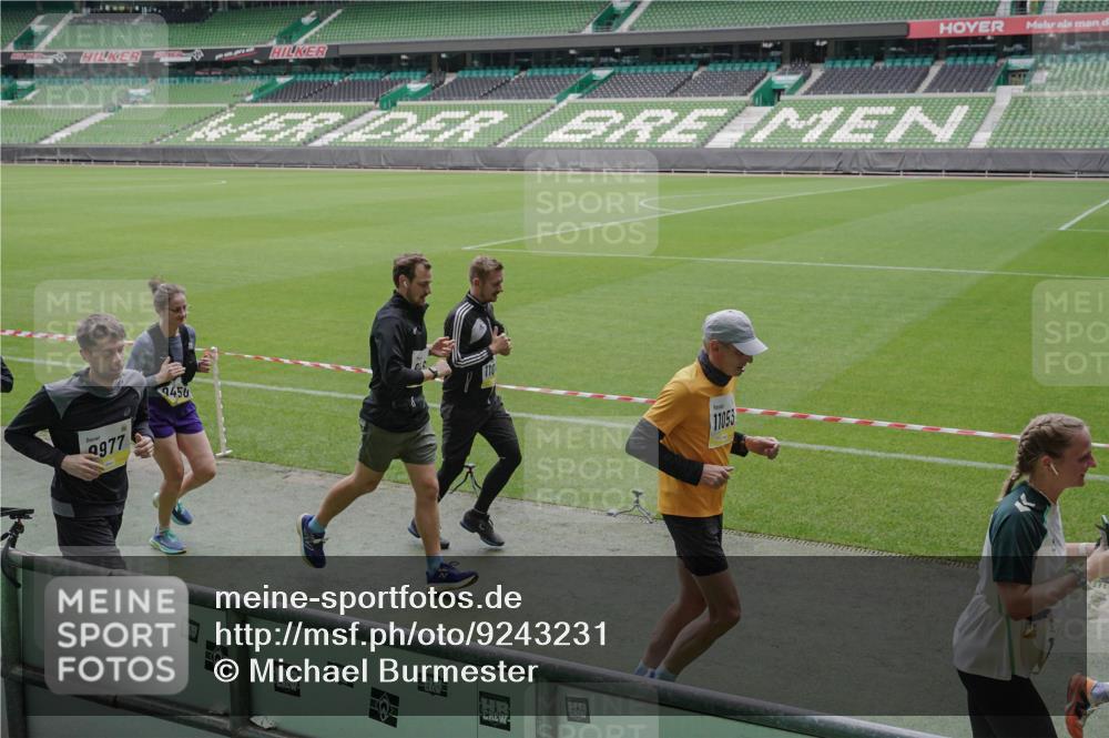 05.10.2025 - 20. swb-Marathon Bremen Michael Burmester http://msf.ph/oto/9243231 05.10.2025 10:36:03 Laufen im Stadion 7177, 7178, 7908, 8585, 9005, 9173, 9174, 9215, 9231, 9278, 9327, 9330, 9346, 9349, 9370, 9371, 9378, 9389, 9433, 9443, 9450, 9451, 9454, 9462, 9508, 9516, 9518, 9542, 9550, 9568, 9576, 9609, 9611, 9612, 9634, 9686, 9737, 9747, 9790, 9880, 9904, 9914, 9937, 9954, 9962, 9977, 10006, 10039, 10055, 10059, 10063, 10079, 10084, 10127, 10138, 10139, 10143, 10145, 10182, 10219, 10225, 10228, 10250, 10293, 10311, 10324, 10336, 10353, 10357, 10359, 10367, 10391, 7163 meine-sportfotos.de