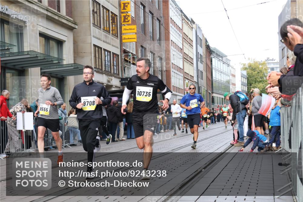 05.10.2025 - 20. swb-Marathon Bremen Strokosch-Dieckow http://msf.ph/oto/9243238 05.10.2025 10:49:13 Ziel 9206, 9233, 9435, 9452, 9555, 9626, 9627, 9708, 10118, 10170, 10381, 10519, 10636, 10673, 10712, 10726, 10735, 10873, 10888, 11319, 11487, 11579, 11598, 11672, 11692, 9206, 9233, 9435, 9452, 9555, 9626, 9627, 9708, 10118, 10170, 10381, 10519, 10636, 10673, 10712, 10726, 10735, 10873, 10888, 11319, 11487, 11579, 11598, 11672, 11692 meine-sportfotos.de