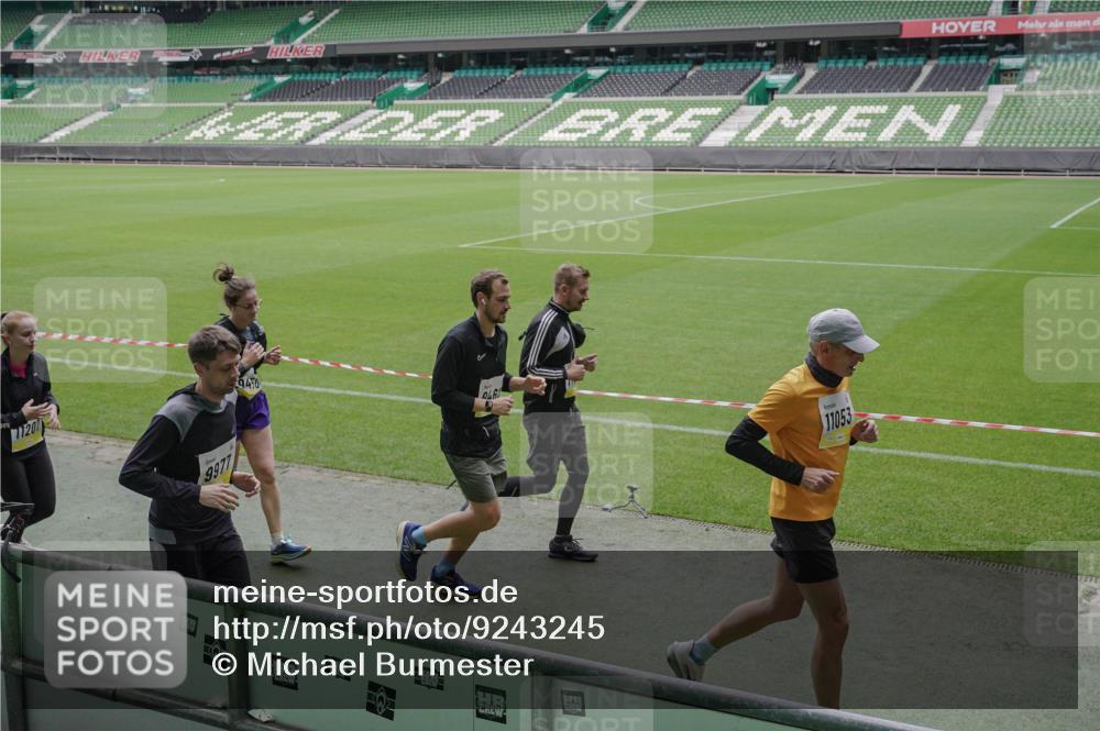 05.10.2025 - 20. swb-Marathon Bremen Michael Burmester http://msf.ph/oto/9243245 05.10.2025 10:36:03 Laufen im Stadion 7177, 7178, 7908, 8585, 9005, 9173, 9174, 9215, 9231, 9278, 9327, 9330, 9346, 9349, 9370, 9371, 9378, 9389, 9433, 9443, 9450, 9451, 9454, 9462, 9508, 9516, 9518, 9542, 9550, 9568, 9576, 9609, 9611, 9612, 9634, 9686, 9737, 9747, 9790, 9880, 9904, 9914, 9937, 9954, 9962, 9977, 10006, 10039, 10055, 10059, 10063, 10079, 10084, 10127, 10138, 10139, 10143, 10145, 10182, 10219, 10225, 10228, 10250, 10293, 10311, 10324, 10336, 10353, 10357, 10359, 10367, 10391, 7163 meine-sportfotos.de