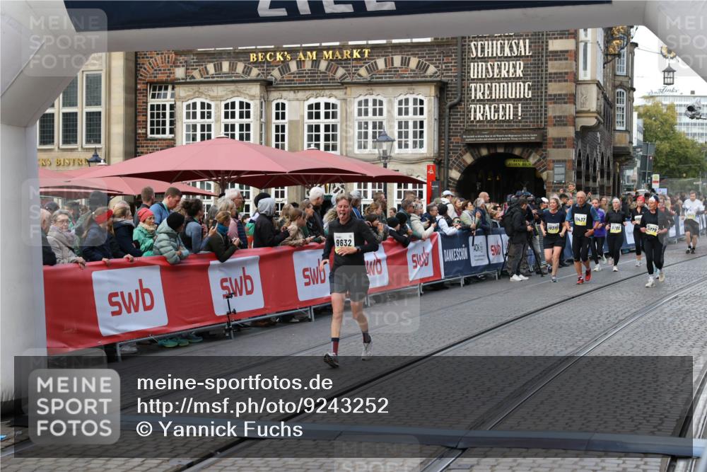 05.10.2025 - 20. swb-Marathon Bremen Yannick Fuchs http://msf.ph/oto/9243252 05.10.2025 11:09:12 Ziel 9632, 10087, 10458, 11126, 11142 meine-sportfotos.de