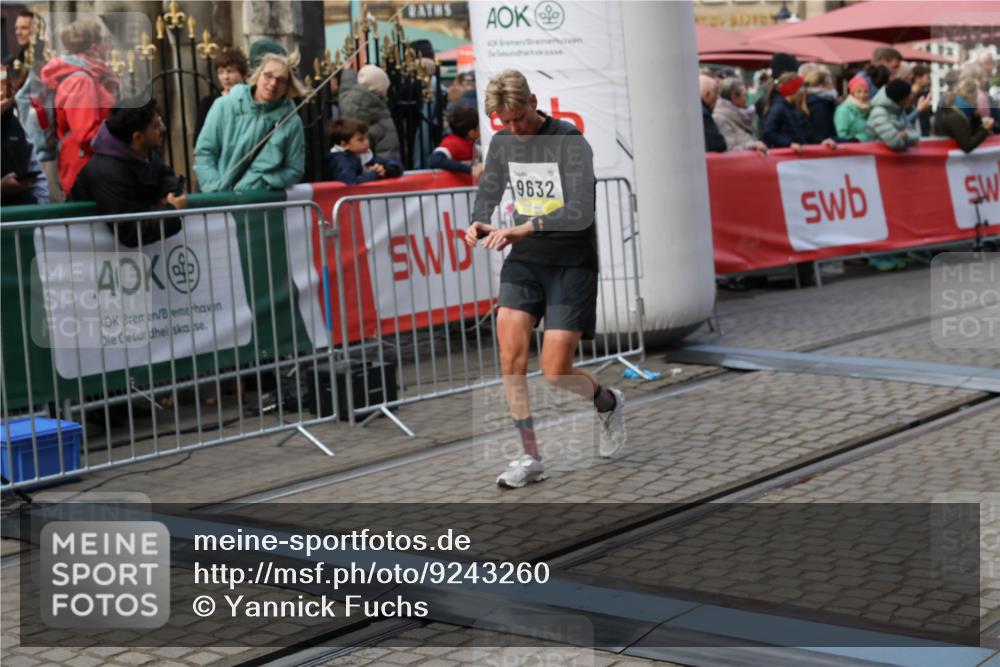 05.10.2025 - 20. swb-Marathon Bremen Yannick Fuchs http://msf.ph/oto/9243260 05.10.2025 11:09:15 Ziel 9632, 9798, 9815, 10315, 10458, 10784, 11379, 11437 meine-sportfotos.de