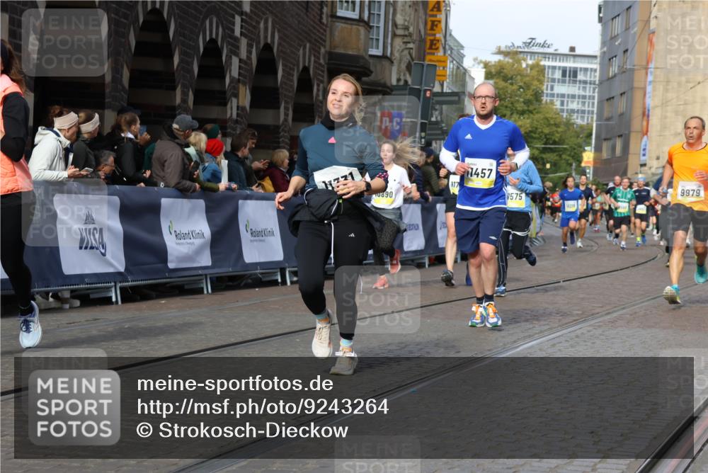 05.10.2025 - 20. swb-Marathon Bremen Strokosch-Dieckow http://msf.ph/oto/9243264 05.10.2025 10:57:46 Ziel 9979, 10219, 10225, 10329, 10341, 10651, 10834, 10890, 10975, 11023, 11457, 11520, 11521, 11564, 11575, 11731, 11744 meine-sportfotos.de