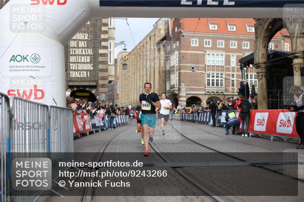 05.10.2025 - 20. swb-Marathon Bremen Yannick Fuchs http://msf.ph/oto/9243266 05.10.2025 10:41:57 Ziel 9253, 9884, 10880, 11581, 11710 meine-sportfotos.de