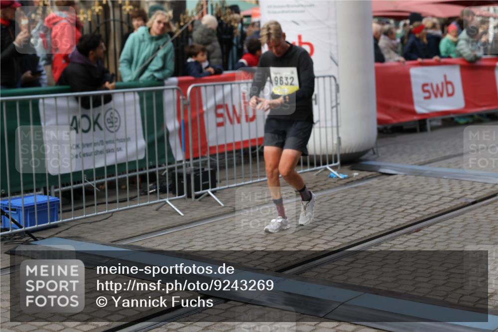05.10.2025 - 20. swb-Marathon Bremen Yannick Fuchs http://msf.ph/oto/9243269 05.10.2025 11:09:15 Ziel 9632, 9798, 9815, 10315, 10458, 10784, 11379, 11437 meine-sportfotos.de