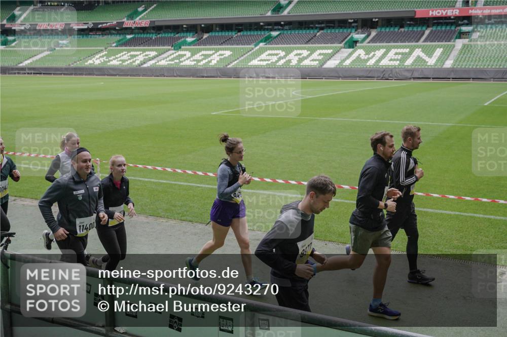 05.10.2025 - 20. swb-Marathon Bremen Michael Burmester http://msf.ph/oto/9243270 05.10.2025 10:36:04 Laufen im Stadion 7177, 7178, 7908, 8585, 9005, 9173, 9174, 9215, 9231, 9278, 9327, 9330, 9346, 9349, 9370, 9371, 9378, 9389, 9433, 9443, 9450, 9451, 9454, 9462, 9508, 9516, 9518, 9542, 9550, 9568, 9576, 9609, 9611, 9612, 9634, 9686, 9737, 9747, 9790, 9880, 9904, 9914, 9937, 9954, 9962, 9977, 10006, 10039, 10055, 10059, 10063, 10079, 10084, 10127, 10138, 10139, 10143, 10182, 10219, 10225, 10228, 10250, 10293, 10311, 10324, 10336, 10353, 10357, 10359, 10367, 10391, 7163 meine-sportfotos.de