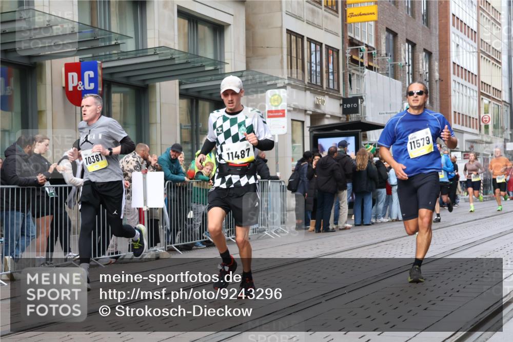 05.10.2025 - 20. swb-Marathon Bremen Strokosch-Dieckow http://msf.ph/oto/9243296 05.10.2025 10:49:15 Ziel 9206, 9233, 9435, 9452, 9555, 9626, 9627, 9708, 10118, 10170, 10381, 10519, 10636, 10673, 10712, 10726, 10781, 10873, 10888, 11319, 11487, 11579, 11672, 11692, 9206, 9233, 9435, 9452, 9555, 9626, 9627, 9708, 10118, 10170, 10381, 10519, 10636, 10673, 10712, 10726, 10781, 10873, 10888, 11319, 11487, 11579, 11672, 11692 meine-sportfotos.de