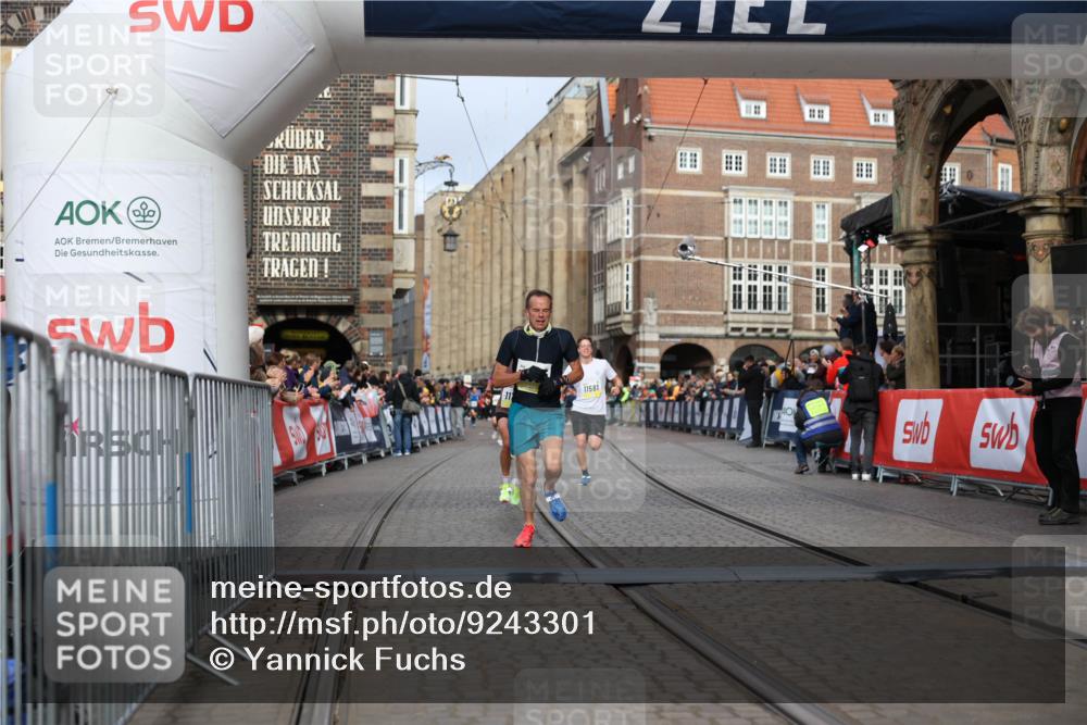 05.10.2025 - 20. swb-Marathon Bremen Yannick Fuchs http://msf.ph/oto/9243301 05.10.2025 10:41:58 Ziel 9253, 9884, 10880, 11581, 11710 meine-sportfotos.de