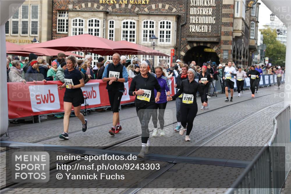 05.10.2025 - 20. swb-Marathon Bremen Yannick Fuchs http://msf.ph/oto/9243303 05.10.2025 11:09:17 Ziel 9632, 9798, 9815, 10315, 10784, 11379, 11437 meine-sportfotos.de