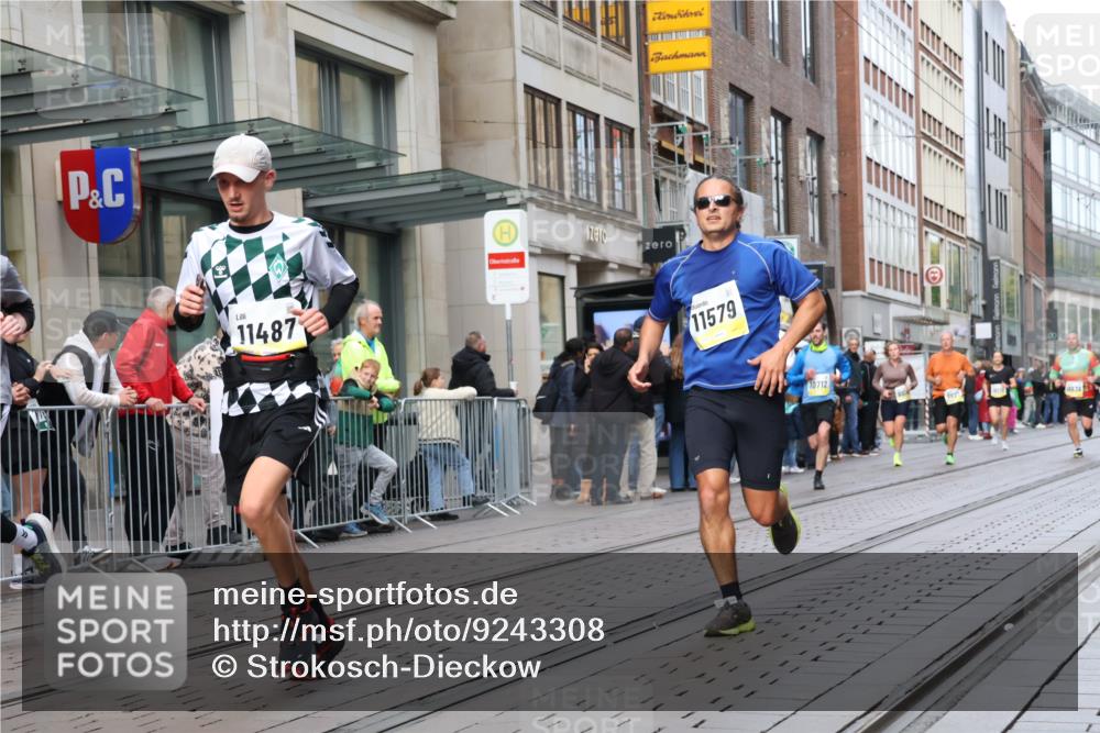 05.10.2025 - 20. swb-Marathon Bremen Strokosch-Dieckow http://msf.ph/oto/9243308 05.10.2025 10:49:15 Ziel 9206, 9233, 9435, 9452, 9555, 9626, 9627, 9708, 10118, 10170, 10381, 10519, 10636, 10673, 10712, 10726, 10781, 10873, 10888, 11319, 11487, 11579, 11672, 11692, 9206, 9233, 9435, 9452, 9555, 9626, 9627, 9708, 10118, 10170, 10381, 10519, 10636, 10673, 10712, 10726, 10781, 10873, 10888, 11319, 11487, 11579, 11672, 11692 meine-sportfotos.de