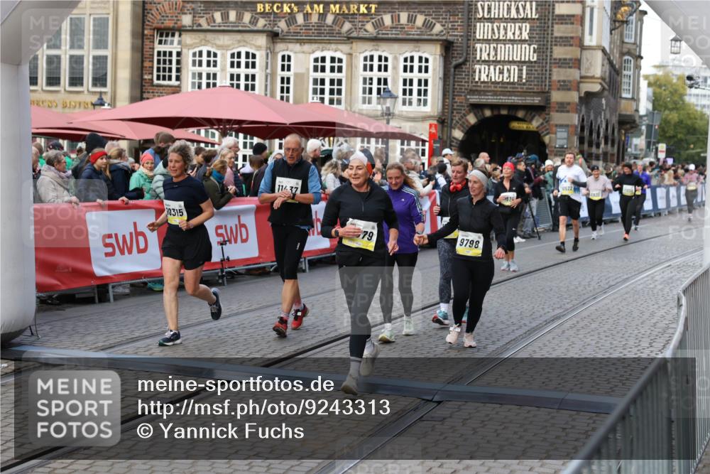 05.10.2025 - 20. swb-Marathon Bremen Yannick Fuchs http://msf.ph/oto/9243313 05.10.2025 11:09:17 Ziel 9632, 9798, 9815, 10315, 10784, 11379, 11437 meine-sportfotos.de
