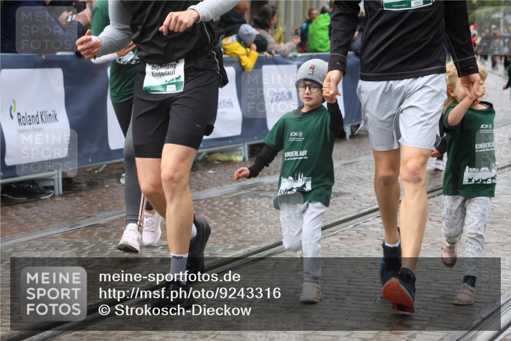 05.10.2025 - 20. swb-Marathon Bremen Strokosch-Dieckow http://msf.ph/oto/9243316 05.10.2025 15:22:53 Ziel  meine-sportfotos.de