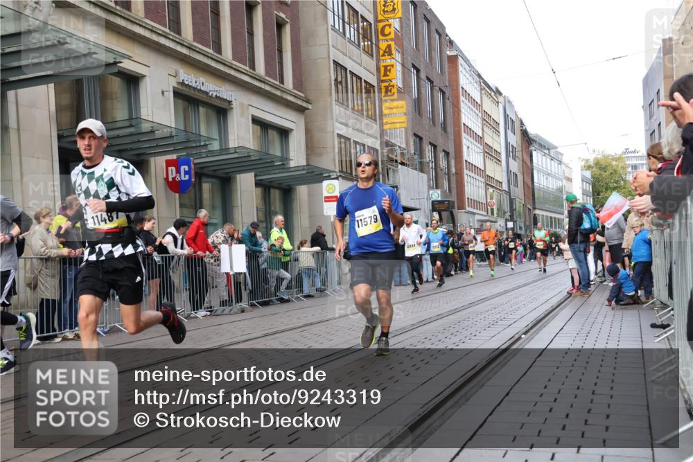 05.10.2025 - 20. swb-Marathon Bremen Strokosch-Dieckow http://msf.ph/oto/9243319 05.10.2025 10:49:16 Ziel 9218, 9233, 9435, 9452, 9555, 9626, 9627, 10118, 10170, 10381, 10519, 10636, 10673, 10712, 10726, 10781, 10873, 10888, 11319, 11487, 11579, 11672, 11692, 9218, 9233, 9435, 9452, 9555, 9626, 9627, 10118, 10170, 10381, 10519, 10636, 10673, 10712, 10726, 10781, 10873, 10888, 11319, 11487, 11579, 11672, 11692 meine-sportfotos.de