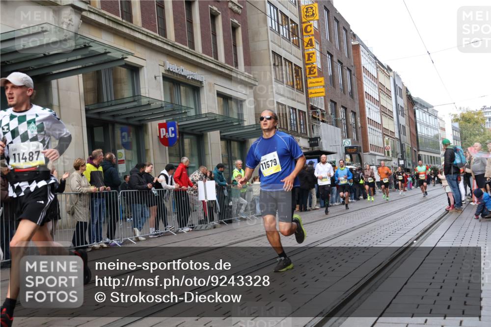 05.10.2025 - 20. swb-Marathon Bremen Strokosch-Dieckow http://msf.ph/oto/9243328 05.10.2025 10:49:16 Ziel 9218, 9233, 9435, 9452, 9555, 9626, 9627, 10118, 10170, 10381, 10519, 10636, 10673, 10712, 10726, 10781, 10873, 10888, 11319, 11487, 11579, 11672, 11692, 9218, 9233, 9435, 9452, 9555, 9626, 9627, 10118, 10170, 10381, 10519, 10636, 10673, 10712, 10726, 10781, 10873, 10888, 11319, 11487, 11579, 11672, 11692 meine-sportfotos.de