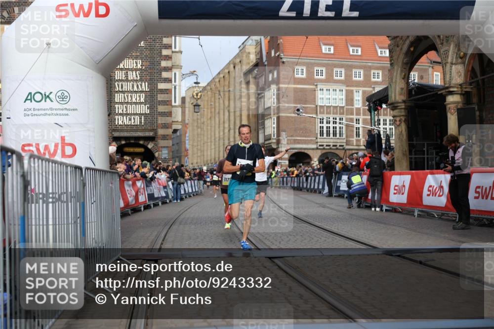 05.10.2025 - 20. swb-Marathon Bremen Yannick Fuchs http://msf.ph/oto/9243332 05.10.2025 10:41:58 Ziel 9253, 9884, 10880, 11581, 11710 meine-sportfotos.de