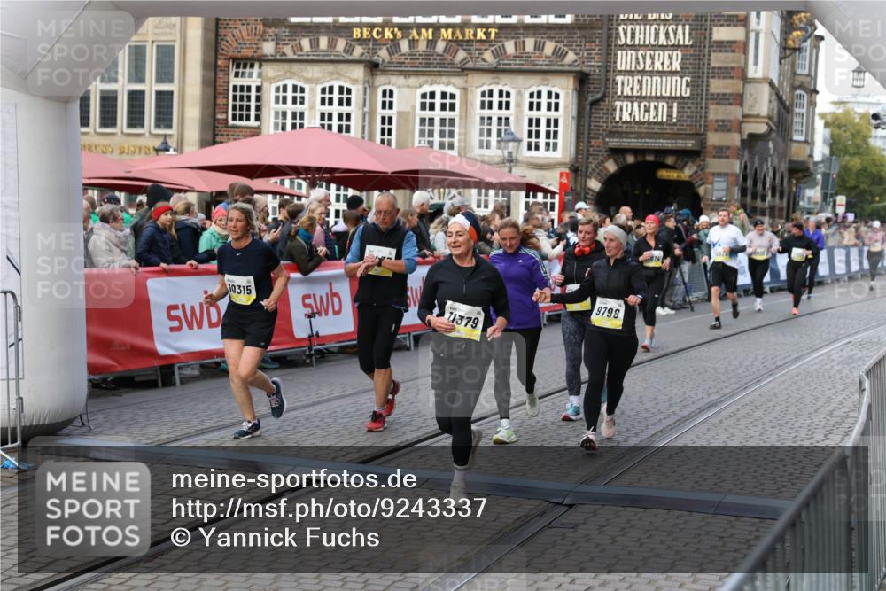 05.10.2025 - 20. swb-Marathon Bremen Yannick Fuchs http://msf.ph/oto/9243337 05.10.2025 11:09:17 Ziel 9632, 9798, 9815, 10315, 10784, 11379, 11437 meine-sportfotos.de
