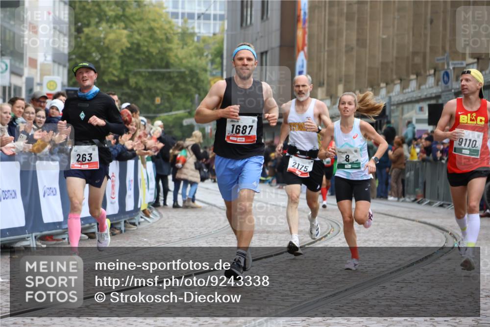 05.10.2025 - 20. swb-Marathon Bremen Strokosch-Dieckow http://msf.ph/oto/9243338 05.10.2025 12:44:30 Ziel 5, 6, 8, 263, 1618, 1687, 2175, 9110 meine-sportfotos.de