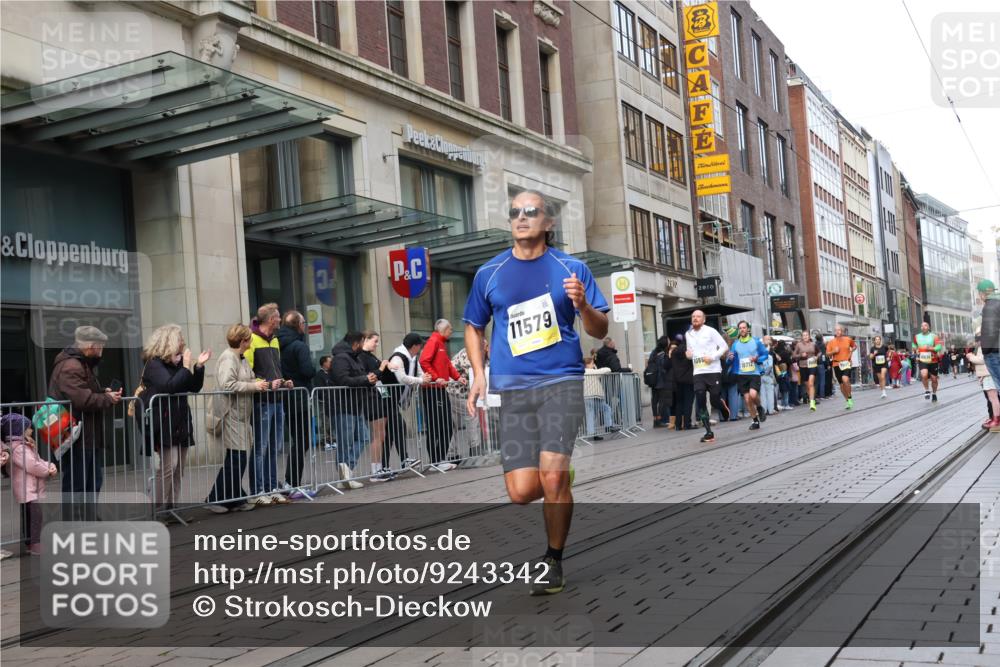 05.10.2025 - 20. swb-Marathon Bremen Strokosch-Dieckow http://msf.ph/oto/9243342 05.10.2025 10:49:16 Ziel 9218, 9233, 9435, 9452, 9555, 9626, 9627, 10118, 10170, 10381, 10519, 10636, 10673, 10712, 10726, 10781, 10873, 10888, 11319, 11487, 11579, 11672, 11692, 9218, 9233, 9435, 9452, 9555, 9626, 9627, 10118, 10170, 10381, 10519, 10636, 10673, 10712, 10726, 10781, 10873, 10888, 11319, 11487, 11579, 11672, 11692 meine-sportfotos.de