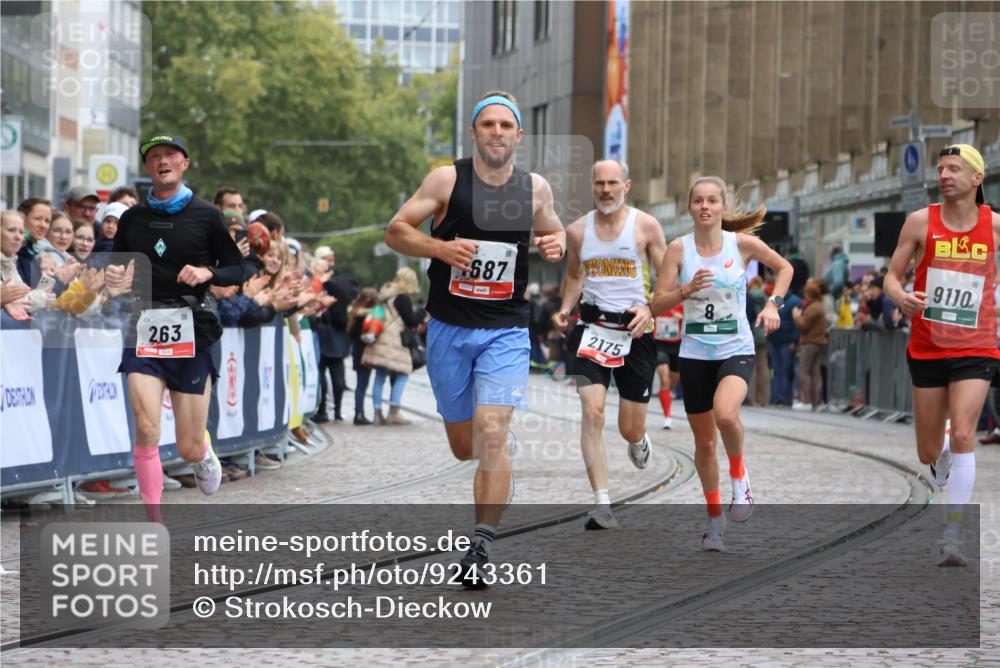 05.10.2025 - 20. swb-Marathon Bremen Strokosch-Dieckow http://msf.ph/oto/9243361 05.10.2025 12:44:30 Ziel 5, 6, 8, 263, 1618, 1687, 2175, 9110 meine-sportfotos.de
