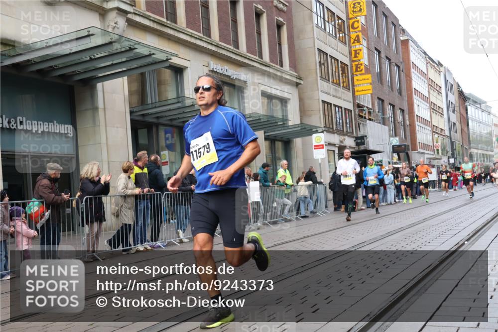 05.10.2025 - 20. swb-Marathon Bremen Strokosch-Dieckow http://msf.ph/oto/9243373 05.10.2025 10:49:17 Ziel 9218, 9233, 9435, 9452, 9555, 9626, 9627, 10118, 10170, 10381, 10519, 10636, 10673, 10712, 10726, 10781, 10873, 10888, 11319, 11487, 11579, 11672, 11692, 9218, 9233, 9435, 9452, 9555, 9626, 9627, 10118, 10170, 10381, 10519, 10636, 10673, 10712, 10726, 10781, 10873, 10888, 11319, 11487, 11579, 11672, 11692 meine-sportfotos.de