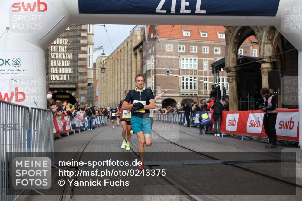 05.10.2025 - 20. swb-Marathon Bremen Yannick Fuchs http://msf.ph/oto/9243375 05.10.2025 10:41:58 Ziel 9253, 9884, 10880, 11581, 11710 meine-sportfotos.de