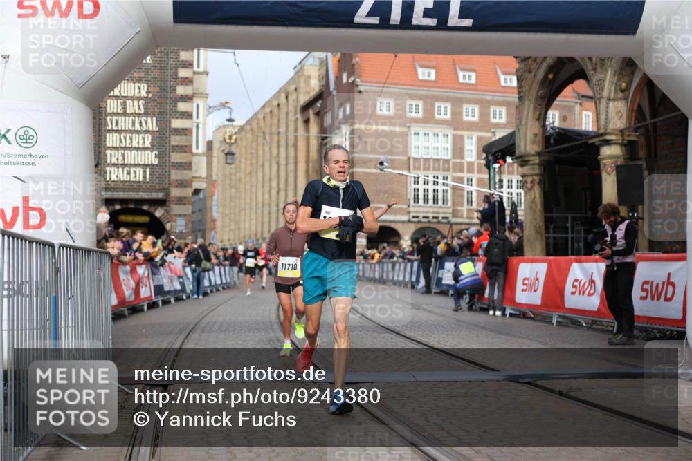 05.10.2025 - 20. swb-Marathon Bremen Yannick Fuchs http://msf.ph/oto/9243380 05.10.2025 10:41:58 Ziel 9253, 9884, 10880, 11581, 11710 meine-sportfotos.de