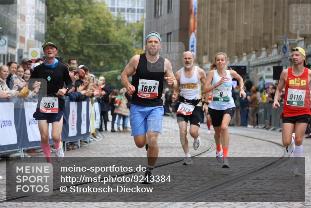 05.10.2025 - 20. swb-Marathon Bremen Strokosch-Dieckow http://msf.ph/oto/9243384 05.10.2025 12:44:30 Ziel 5, 6, 8, 263, 1618, 1687, 2175, 9110 meine-sportfotos.de