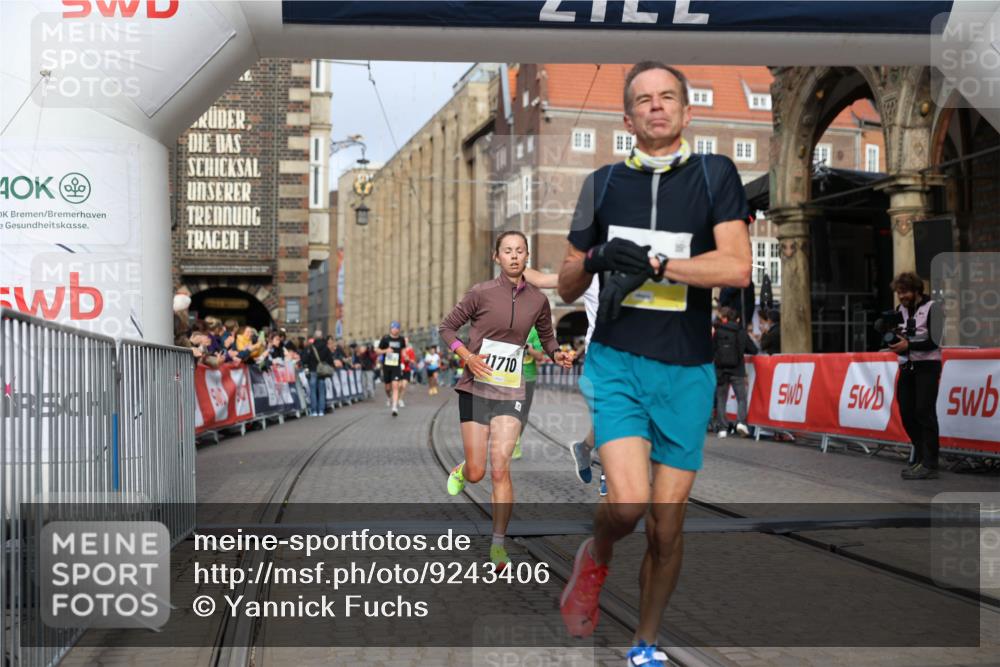 05.10.2025 - 20. swb-Marathon Bremen Yannick Fuchs http://msf.ph/oto/9243406 05.10.2025 10:41:59 Ziel 9884, 10880, 11581, 11710 meine-sportfotos.de