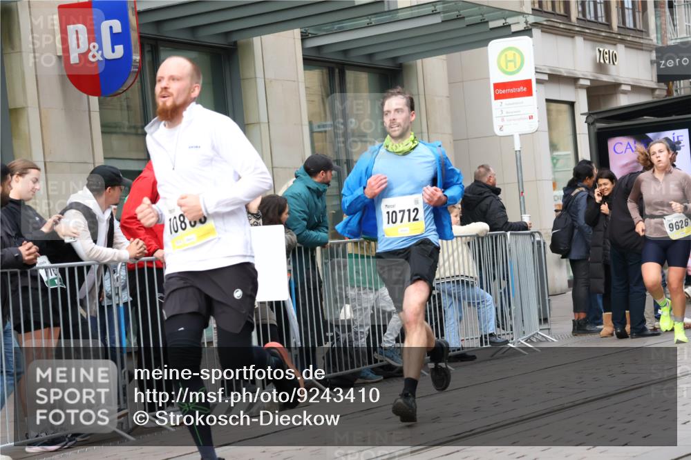 05.10.2025 - 20. swb-Marathon Bremen Strokosch-Dieckow http://msf.ph/oto/9243410 05.10.2025 10:49:19 Ziel 9218, 9233, 9369, 9452, 9555, 9626, 9627, 9696, 9761, 9889, 10170, 10346, 10381, 10636, 10673, 10712, 10726, 10781, 10873, 10888, 11091, 11487, 11579, 11692, 9218, 9233, 9369, 9452, 9555, 9626, 9627, 9696, 9761, 9889, 10170, 10346, 10381, 10636, 10673, 10712, 10726, 10781, 10873, 10888, 11091, 11487, 11579, 11692 meine-sportfotos.de
