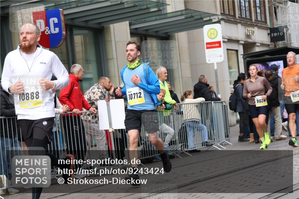 05.10.2025 - 20. swb-Marathon Bremen Strokosch-Dieckow http://msf.ph/oto/9243424 05.10.2025 10:49:19 Ziel 9218, 9233, 9369, 9452, 9555, 9626, 9627, 9696, 9761, 9889, 10170, 10346, 10381, 10636, 10673, 10712, 10726, 10781, 10873, 10888, 11091, 11487, 11579, 11692, 9218, 9233, 9369, 9452, 9555, 9626, 9627, 9696, 9761, 9889, 10170, 10346, 10381, 10636, 10673, 10712, 10726, 10781, 10873, 10888, 11091, 11487, 11579, 11692 meine-sportfotos.de